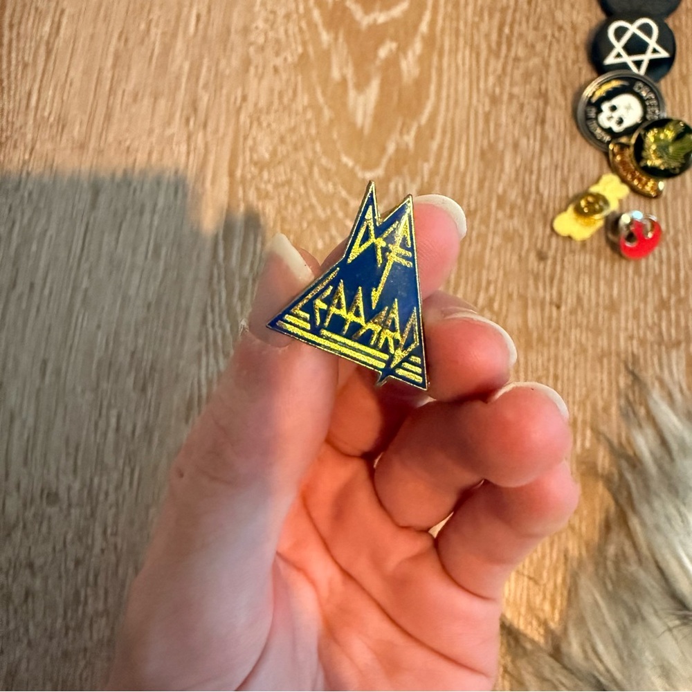 Def Leppard band pin